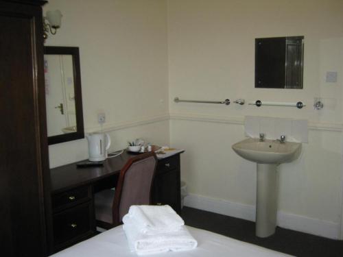 double_room_with_shared_bathroom2